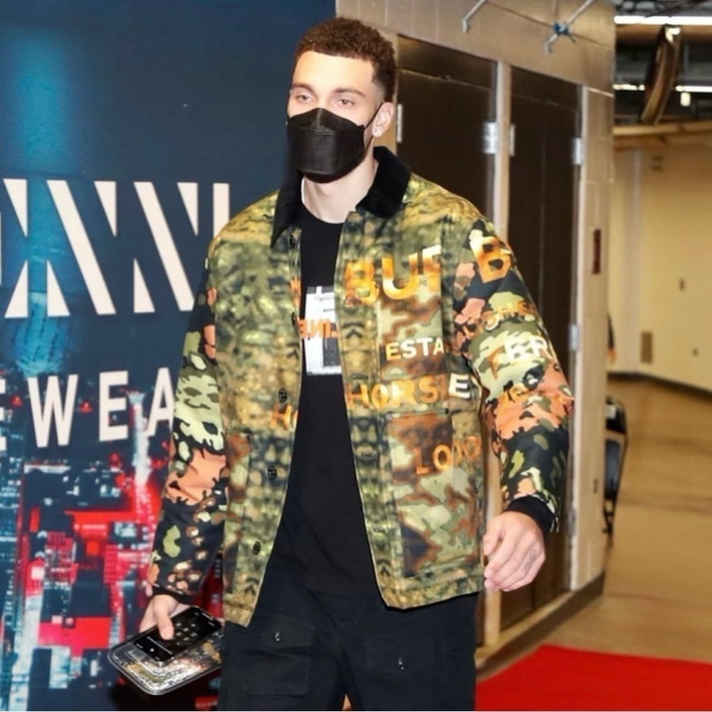 BURBERRY
Malvern Camouflage Logo Print Jacket - Picture 11 of 12